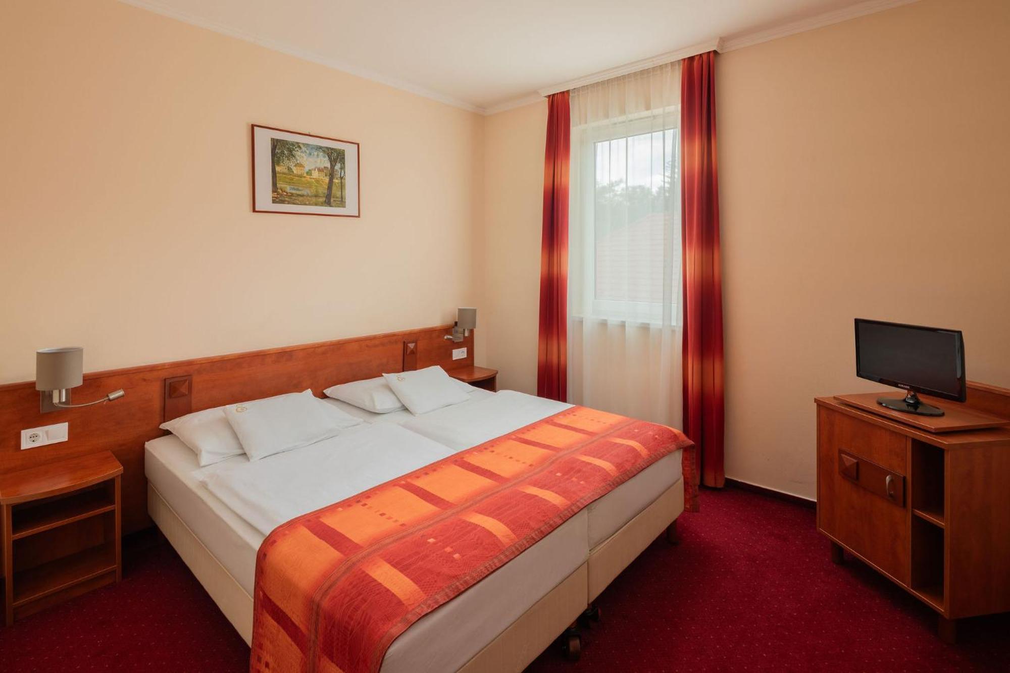 Erzsebet Park Hotel Parád Exterior photo