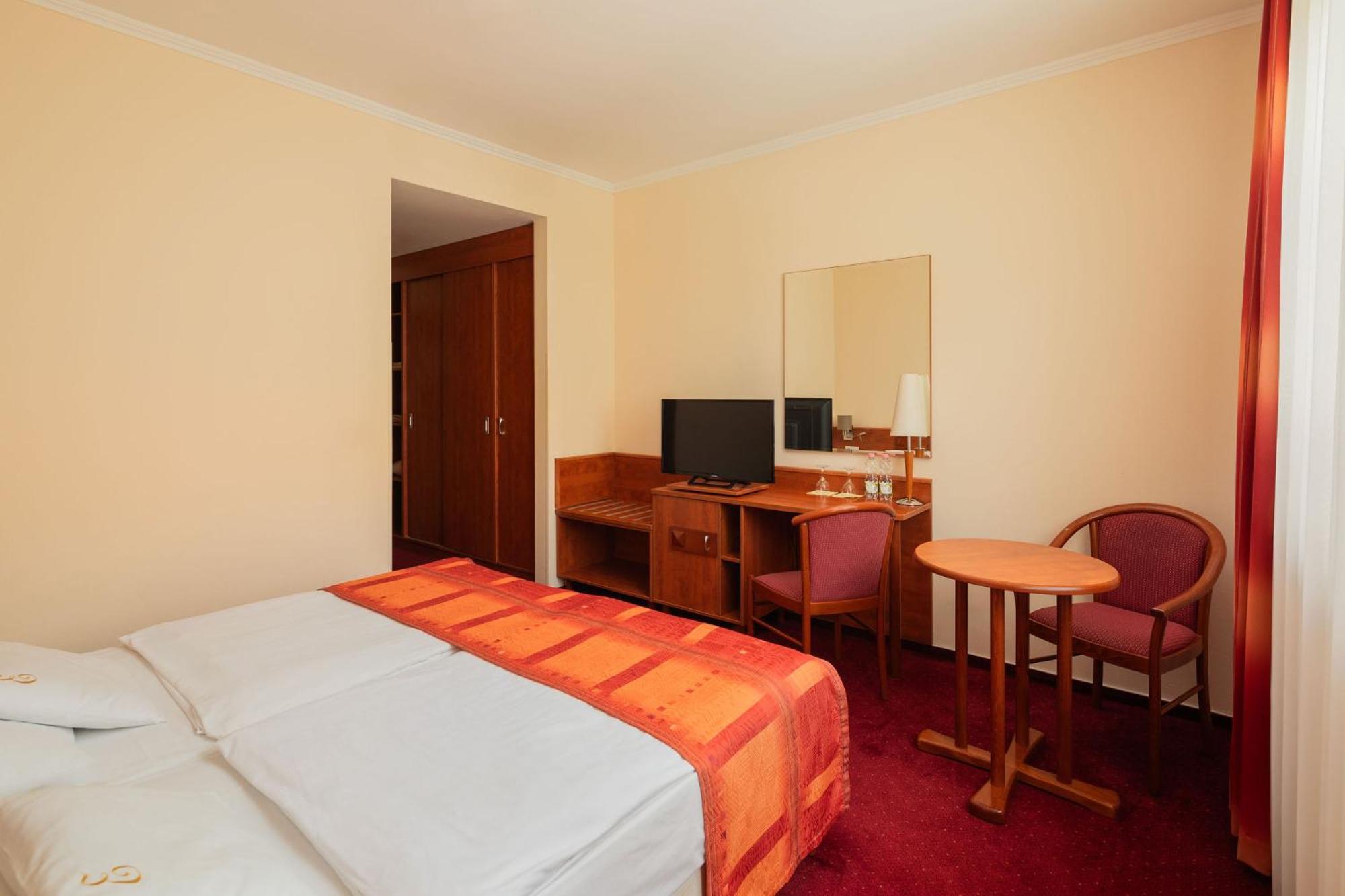 Erzsebet Park Hotel Parád Exterior photo